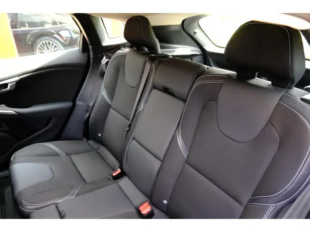 Volvo V40 2.0 T2 Momentum Navi|Clima|LMV 2016 Benzine 24
