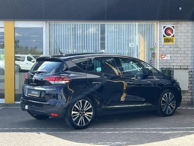 Renault Scénic 1.3 TCe Initiale Paris 2018 Benzine 2