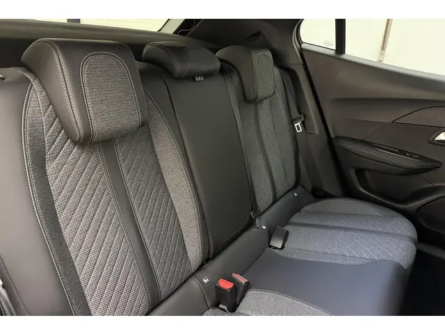 Peugeot 2008 1.2T 130pk Automaat Allure 2024 Benzine 14