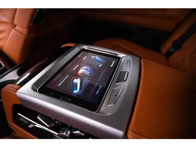 BMW 7 Serie 750i xDrive High Executive 2018 Benzine 20