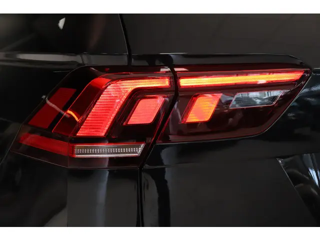 Volkswagen Tiguan 1.5 TSI R-Line 2021 Benzine 35