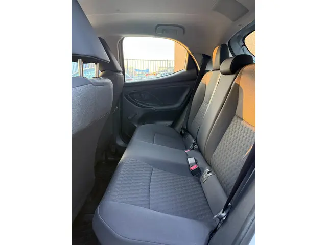 Toyota Yaris 1.5 Hybrid Active 2021 Hybride Benzine 8