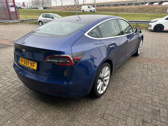 Tesla Model 3 2