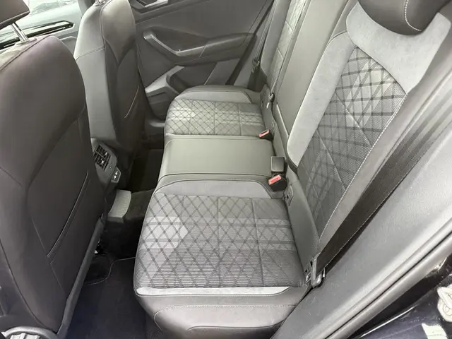 Volkswagen T-Roc 1.5 TSI R-Line 2023 Benzine 17