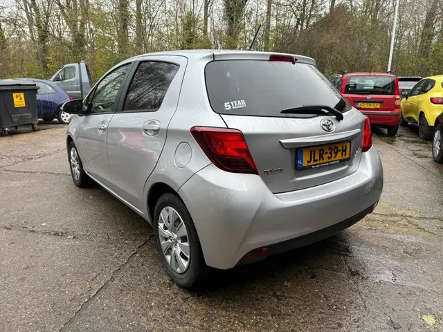 Toyota Yaris 1.3 VVT-i Business Plus 2016 Benzine 4