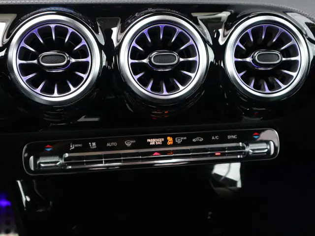 Mercedes-Benz A-Klasse 200 AMG Line 2022 Benzine 28