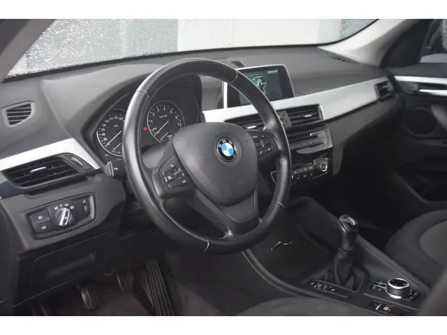 BMW X1 SDrive18i Executive 2018 Benzine 6