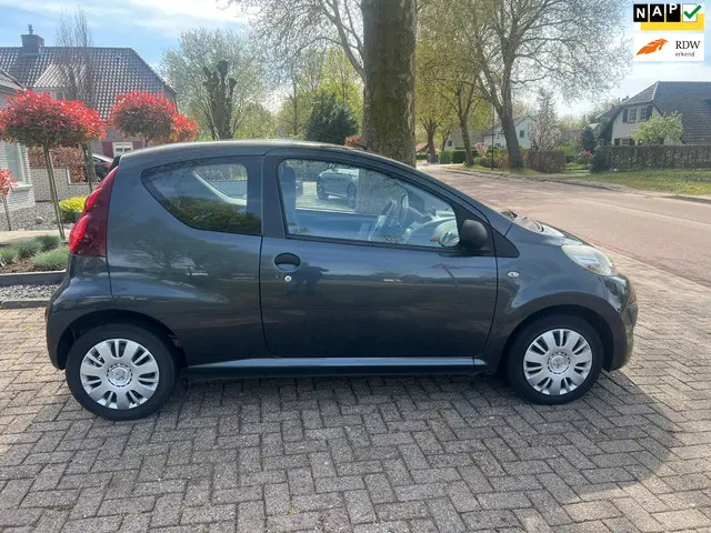 Peugeot 107 1.0 Access Accent 2012 Benzine