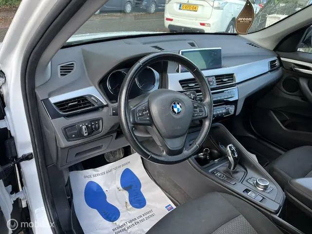 BMW X1 sDrive18i High Executive 2019 Benzine 23