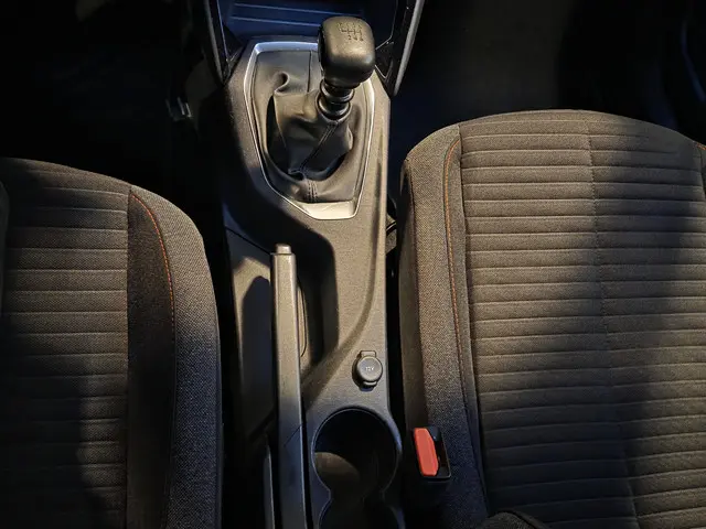 Peugeot 2008 1.2 PureTech Active 2022 Benzine 31