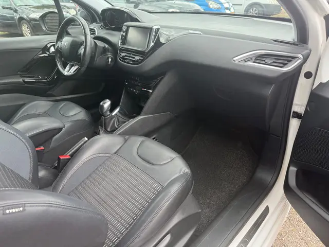Peugeot 208 1.6 VTi Allure 2012 Benzine 9