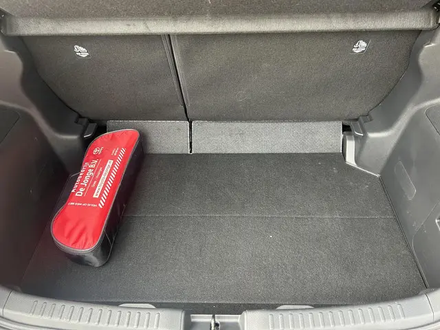 Toyota Yaris 1.5 Hybrid Executive 2021 Hybride Benzine 21