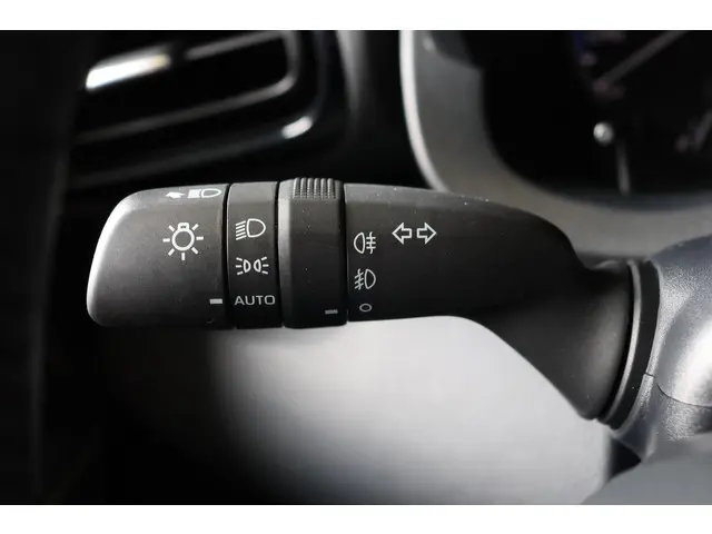 Toyota Yaris 1.5 Hybrid Active, 2021 Hybride Benzine 15