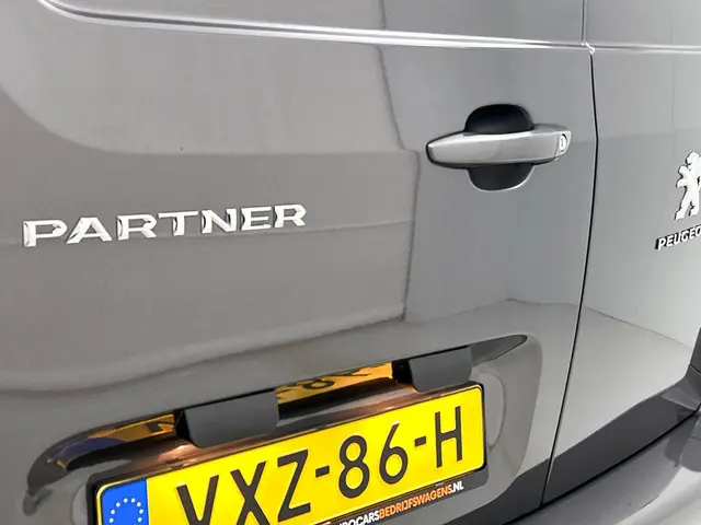 Peugeot Partner 1.5 BlueHDi 100 S&S L2 2023 Diesel 18