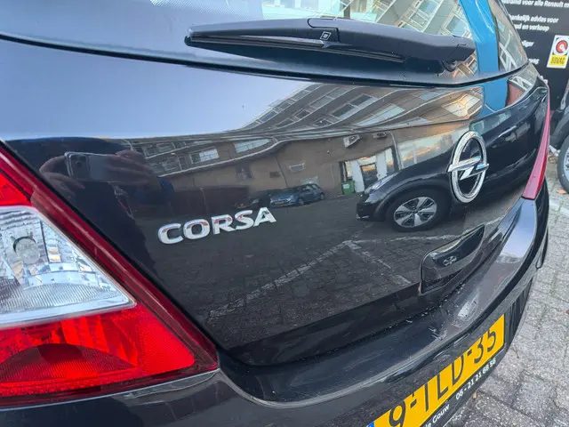 Opel Corsa 1.2-16V Berlin 2014 Benzine 19