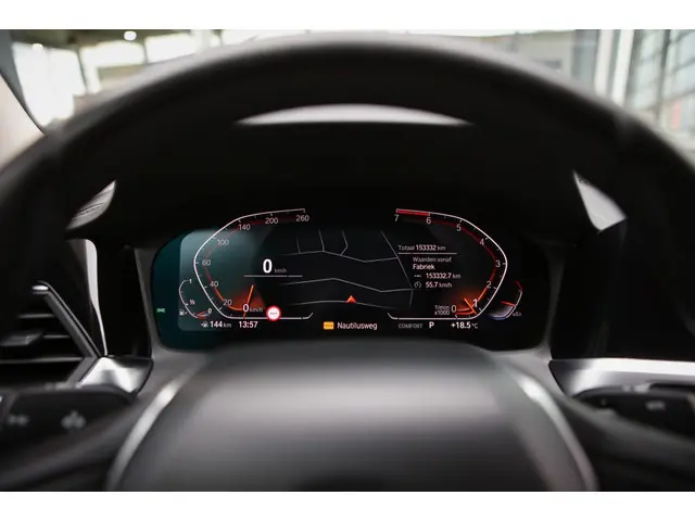 BMW 3 Serie 320i High Executive 2019 Benzine 19