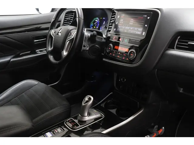 Mitsubishi Outlander 3
