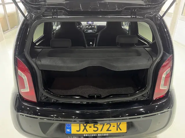 Volkswagen up! 1.0 high up! BlueMotion 2016 Benzine 8