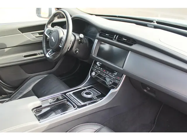 Jaguar XF Sportbrake 2.0d R-Sport 2017 Diesel 23