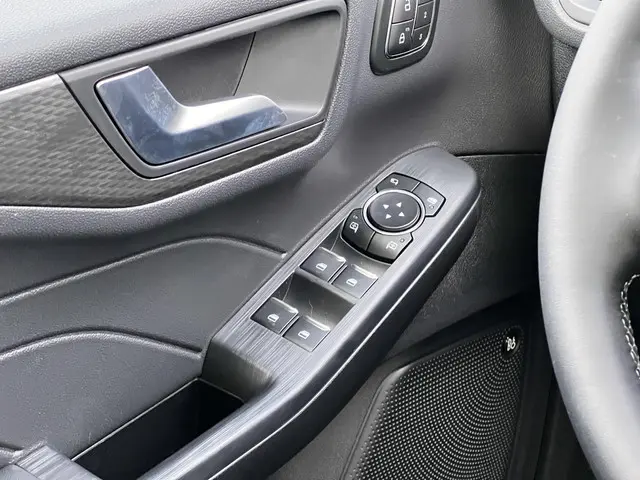 Ford Kuga 2.5 PHEV Sound Edition 2025 Hybride Benzine 13