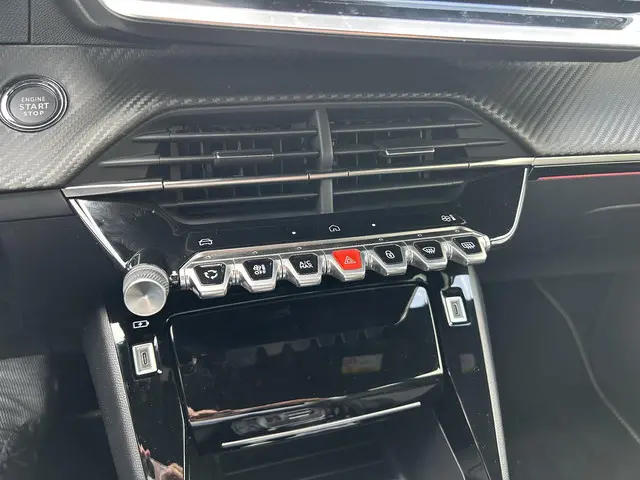 Peugeot 2008 1.2 Hybrid 145 GT 2025 Hybride Benzine 20