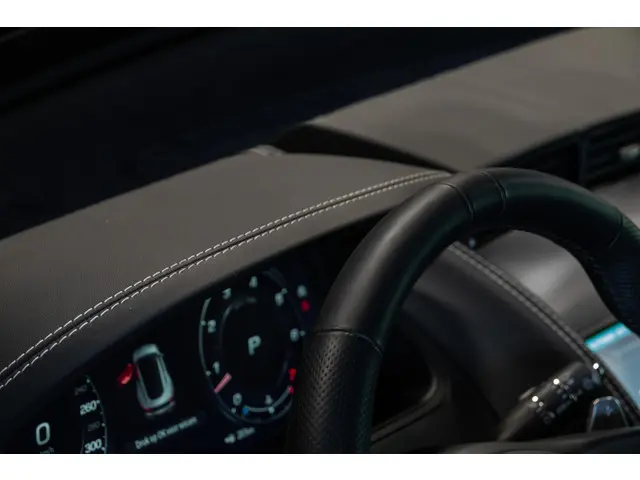 Jaguar F-Type P575 AWD R 75 2023 Benzine 33