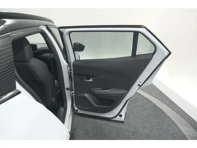 Peugeot 2008 PureTech 130 EAT8 GT 2024 Benzine 65