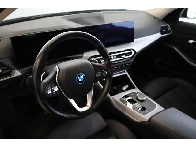 BMW 3 Serie Touring 320e 2023 Hybride Benzine 7