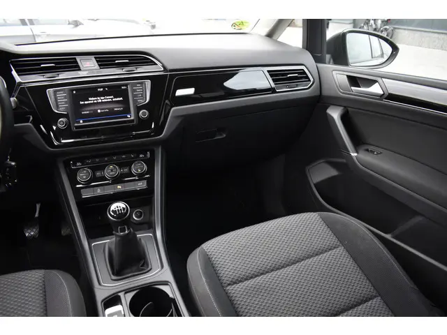 Volkswagen Touran 1.4 TSI Highline 7p 2016 Benzine 8