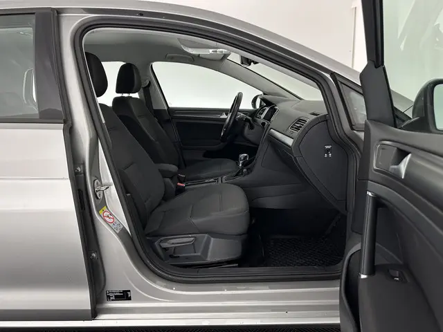 Volkswagen e-Golf {SOH-91%} 2019 Elektrisch 11