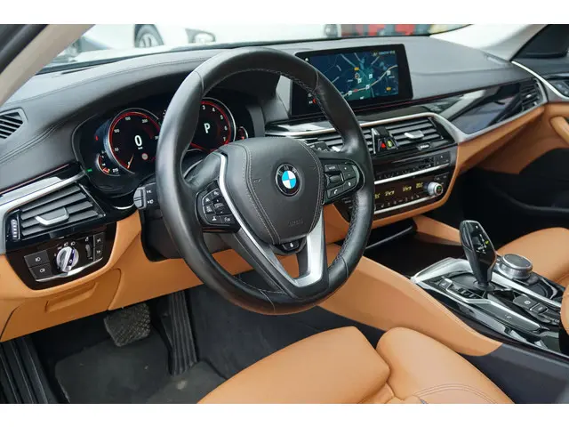 BMW 5 Serie Touring 530i xDrive Executive 2017 Benzine 12