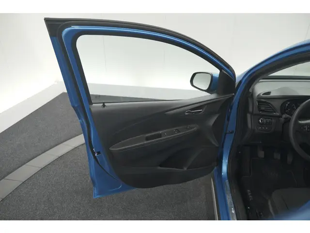 Opel KARL 1.0 Rocks Online Edition 2018 Benzine 53