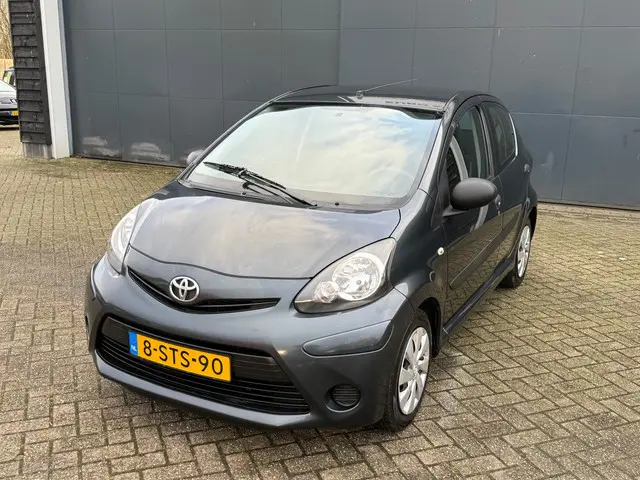 Toyota Aygo 1.0 VVT-i Now 2014 Benzine 2