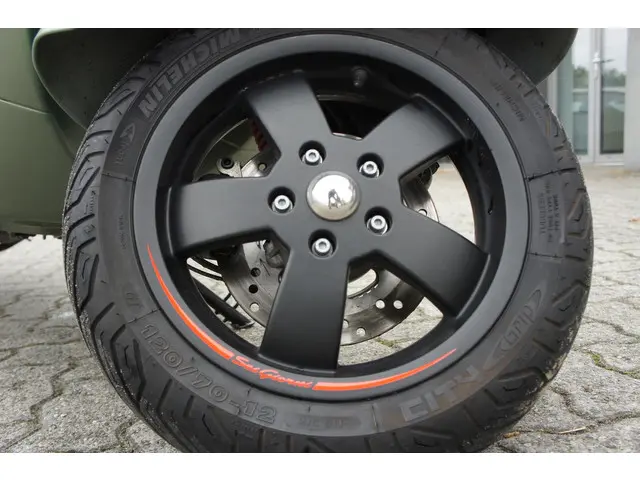 Vespa GTV 300 Sei Giorni LE 2019 Benzine 12