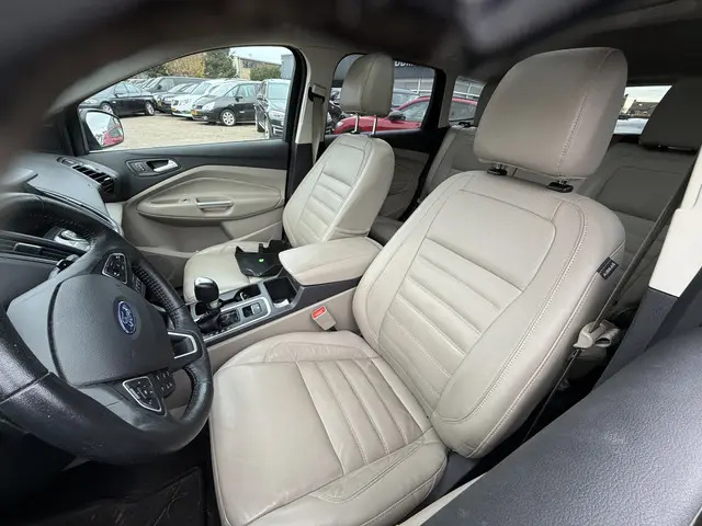 Ford Escape 2.0 AUT titanium 244 PK 2017 Benzine 17