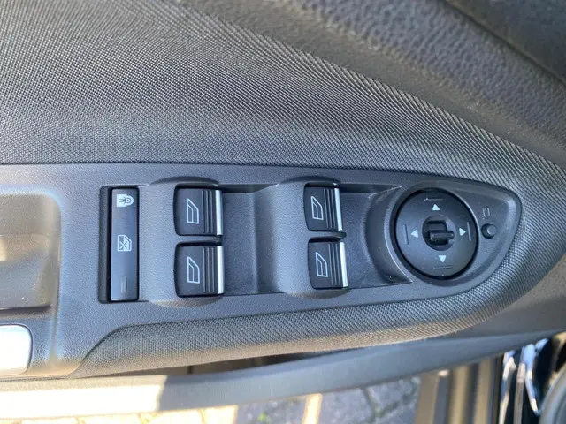 Ford C-MAX 1.0 Titanium 2016 Benzine 16
