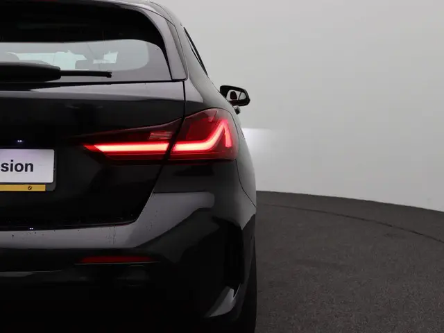 BMW 1 Serie 5-deurs 118i 2021 Benzine 18