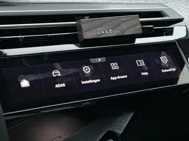 Peugeot e-3008 Allure 210pk 73 kWh 2024 Elektrisch 21