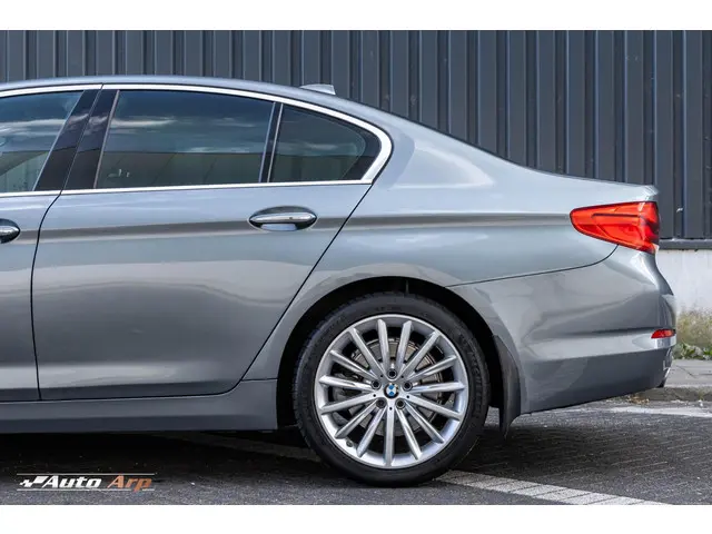 BMW 5 Serie 520d High Executive 2018 Diesel 12