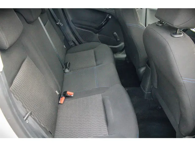 Peugeot 208 1.2 PureTech Signature 2019 Benzine 15