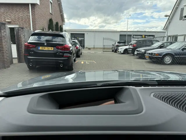 BMW 3 Serie Touring 330e 2024 Hybride Benzine 13