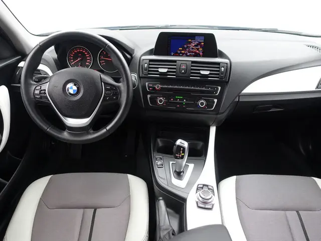 BMW 1 Serie 116i High Executive Sport- 2013 Benzine 7