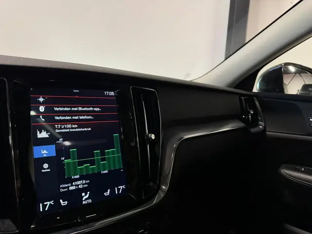 Volvo V60 2.0 D4 Momentum PANO CAM KEYLESS 2018 Diesel 15