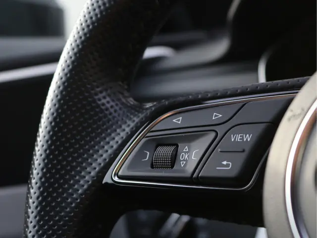 Audi A4 Avant 1.4 TFSI S line 2018 Benzine 36