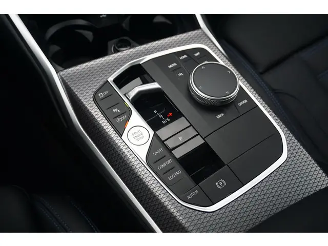 BMW 3 Serie Sedan 318i 2025 Benzine 17