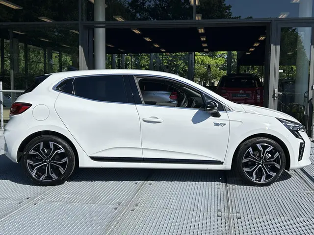 Mitsubishi Colt 1.6 HEV Intense+ 2025 Hybride Benzine 16