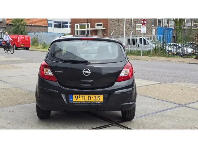 Opel Corsa 1.2-16V Berlin 2014 Benzine 8