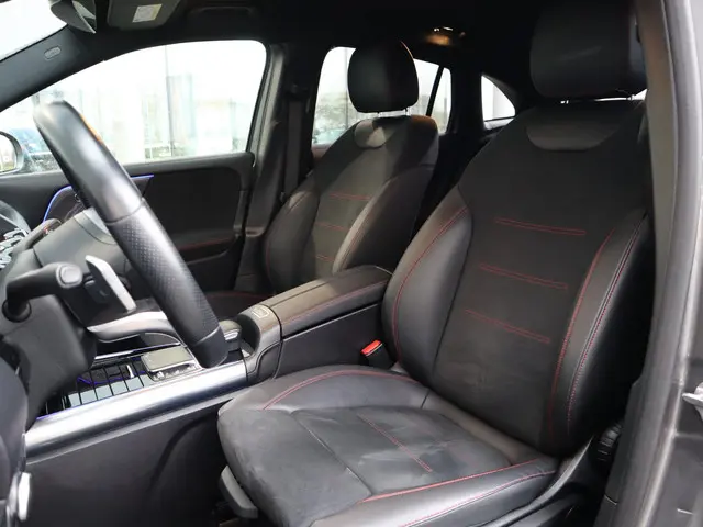 Mercedes-Benz GLA 250 e AMG Line 2022 Hybride Benzine 10