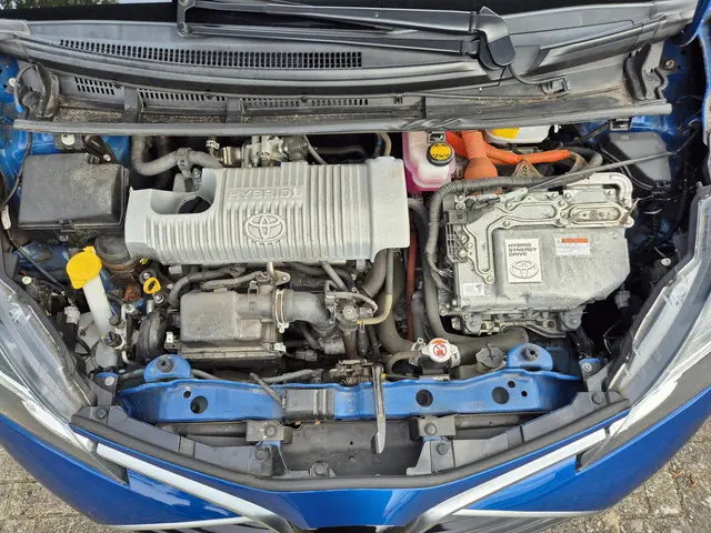 Toyota Yaris 1.5 Hybrid Trend 2017 Hybride Benzine 38