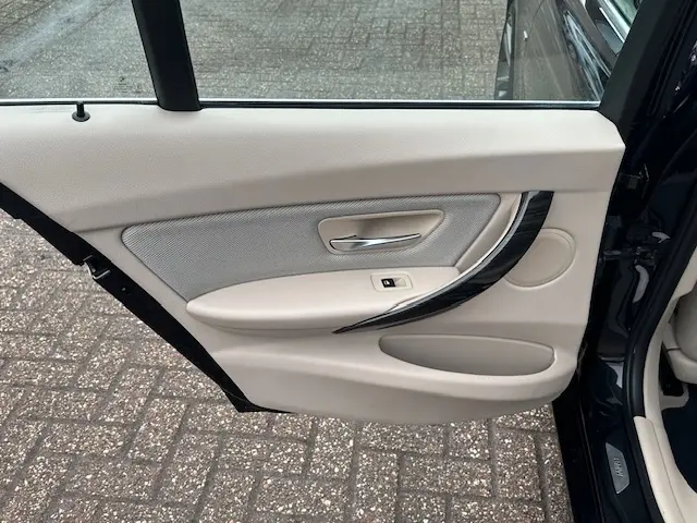 BMW 3 Serie Touring 316i High Executive 2014 Benzine 13